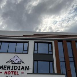 Meridian Hotel, hotel in Georgīevka