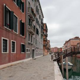 Charming Dorsoduro Venice Stay Near Art Museums and Canals