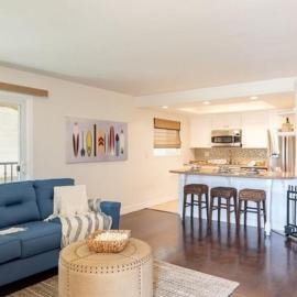 Modern 2 Bedroom Retreat Near Beach and Downtown