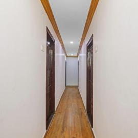 Hotel O V Guest Inn, hotel in Ameerpet