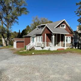 Little Happiness Cottage, хотел в Val-des-Bois