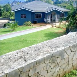 Tashari luxury rustic inn, hotell i Mandeville