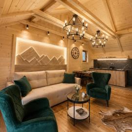 Viesnīca Chalet Montenegrina with jacuzzi pilsētā Kolašina