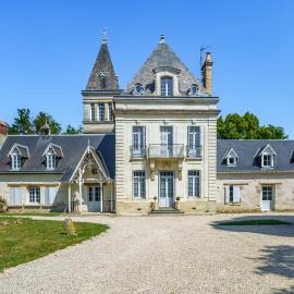 Appartement tout confort, jardin, dans un Manoir au Sud de Tours, hotel in Chambray-lès-Tours