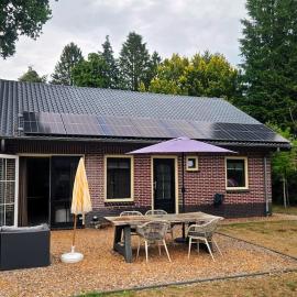 Eendje 1 I Vrijstaande 6-persoons vakantiewoning, отель в городе Эрмело