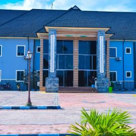 G12 Graceland Hotel, hotel a Irri