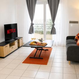 L'Orange Signature Paris Aéroport d'Orly-Balcon-Parking, מלון באורלי