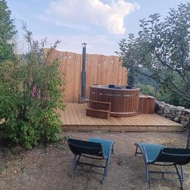 studio indépendant dans maison à la campagne, hotel in Égliseneuve-près-Billom