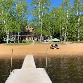 Chalet L'Oasis lakefront with private sand beach and in-ground hottub