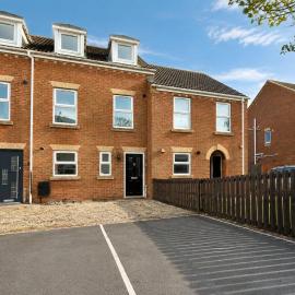 Large 3 bed Double Driveway Smart TVLong Stays