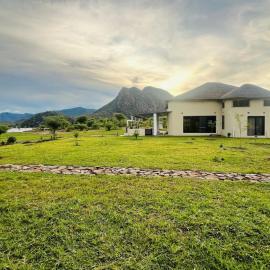 Odegaard Safari Lodge, viešbutis mieste Luangwa