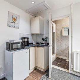 #193 Coventry Hideaway - Modern & Spacious- for 2