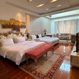 Executive Villa in Bahria golf City Murree Expressway-Adjacent to Mariano Resturant, hotell i Islamabad