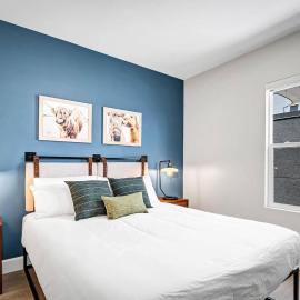 Single Bedroom - Queen Size. Heart of Downtown Vista