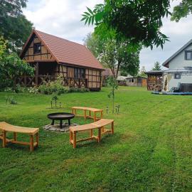 Jesionowy Zakątek domki z balią blisko jeziora, Hotel in Piasutno