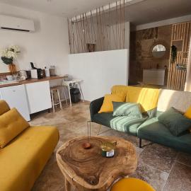 Studio neuf, jardin et jacuzzi privé,proche Spirou Monteux