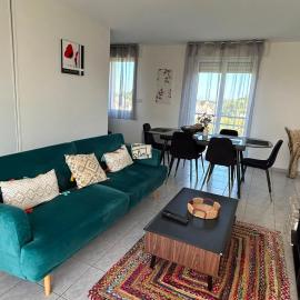 Le Botéro - F3 agréable, 2 chambres, balcon & garage, hotel v destinácii Dinard