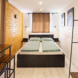 Chatka pod lipami - Camping Pullmann – hotel w mieście Banka