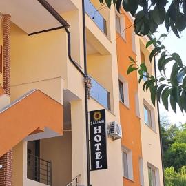 Saliasi hotel&apartament, hotel in Poliçan