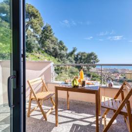 Les Terrasses De Roquebrune with Shared Pool - Happy Rentals, hotel in Roquebrune-Cap-Martin
