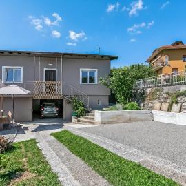 Casa Tramonti: Mountain-View with Terrace Dining - Happy Rentals, hotel u gradu 'Gemonio'
