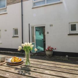 4 Thornlea Mews