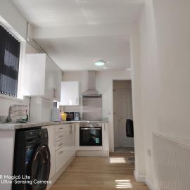 Modern 3 Bed Home Near Dudley Zoo & Museum
