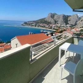 Apartments with parking space Omis - 21057