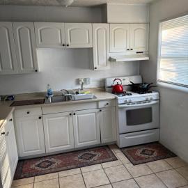 Cozy cottage- walk to Speedway, hotelli kohteessa Indianapolis