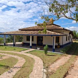 Casa de campo com varanda e paisagem deslumbrante, hotell i Morungaba