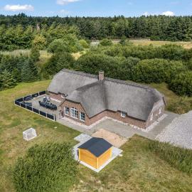 Large 16-Person Holiday Home With Pool, Hot Tub And Sauna