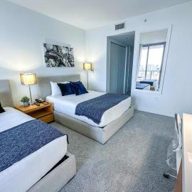 Beachwalk Studio Bay & Skyline Vistas, hotel in Hallandale Beach