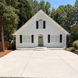 Lake Lanier Escape Near Atlanta Dock & Kayaks 2 kitchens, 2 laundry arcade pool table and more!, hotel a Buford