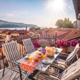 Casa Terrazza in Historic Koper with Sea View - Happy Rentals, hotel i Koper