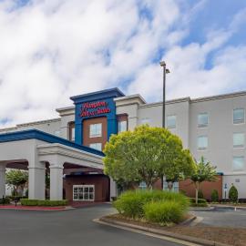 Hampton Inn & Suites Atlanta Airport West Camp Creek Pkwy, hotel sa Atlanta