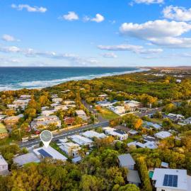 Luxury Modern 4 BR Pet Friendly Family Beach Home, hotel in Yaroomba