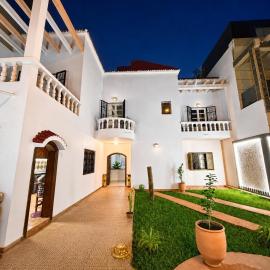 Villa Sablette Vue Mer, Plage à 10 m & Terrasses, hotel a Mohammedia