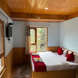 Hill Ice Guesthouse & Cafe - Mountain View & Balcony, Tosh