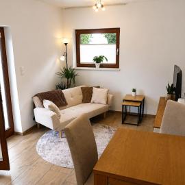 Maisonetten-Apartment mit Terrasse und Garten, hotell i Zirl