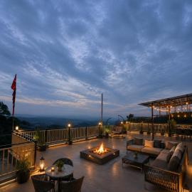 The Grand Indra Resort # Central Heated & Air Cooled # Lift # Parking # Restaurant # Rooftop # Dharamshala, hótel í Dharamshala