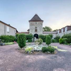 Logis Hotel Le Prince Noir, hotel i Sérignac-sur-Garonne
