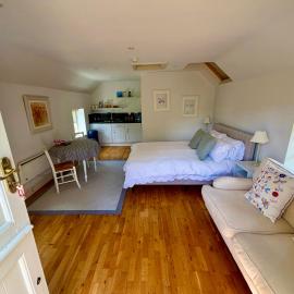 The Little House - private studio in the countryside