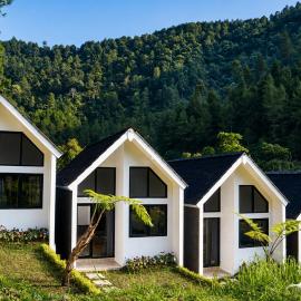 ULYAKABIN Glamping Tawangmangu Private Pool Air Hangat Plus BBQ, hotel in Tawangmangu