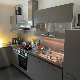 Private bungalow with garden 2 bedrooms 1 bathroom complete, hotel v destinaci Norderstedt