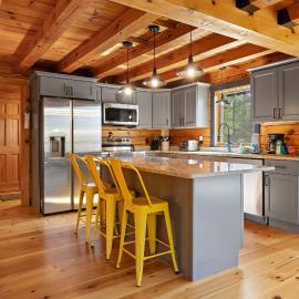 Stunning & Spacious Log Cabin in the Woods