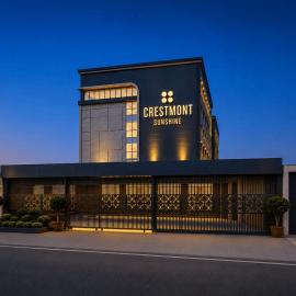 Crestmont Sunshine Hotel, מלון בRājpur