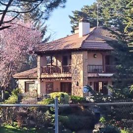 Magnífico Chalet y gran jardín frente a la sierra. – hotel w mieście Riaza