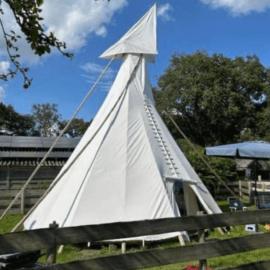 Camping Pieterom - Tipitent, hotell i Sleen