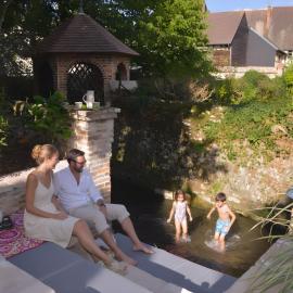 Au bord de l'eau, village écossais, à 2 heures de Paris, хотел в Обини-сюр-Нер