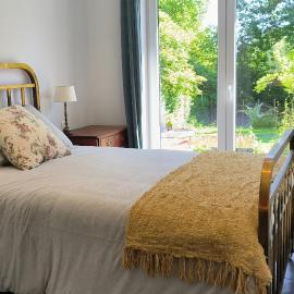 Warm, charming vintage-style room by MarieM